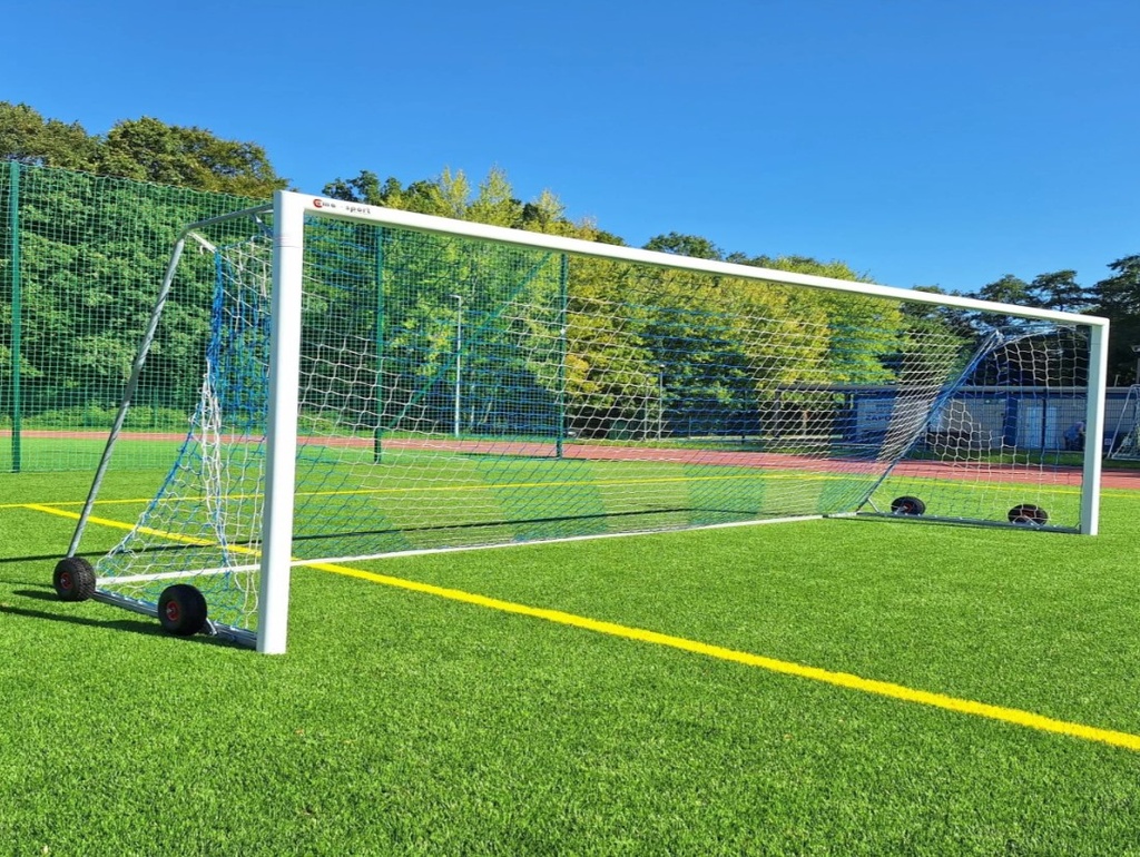 Futbalová bránka 7,32 × 2,44 m – hliníková, prenosná s kolieskami