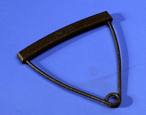 Držadlo pro kladivo - prohnuté, šířka 110mm, certifikace IAAF UW-110-P