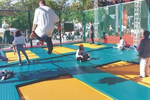 Trampolínová súprava EUROTRAMP 8-pólová (10,84 x 11,20 m) + schodíky