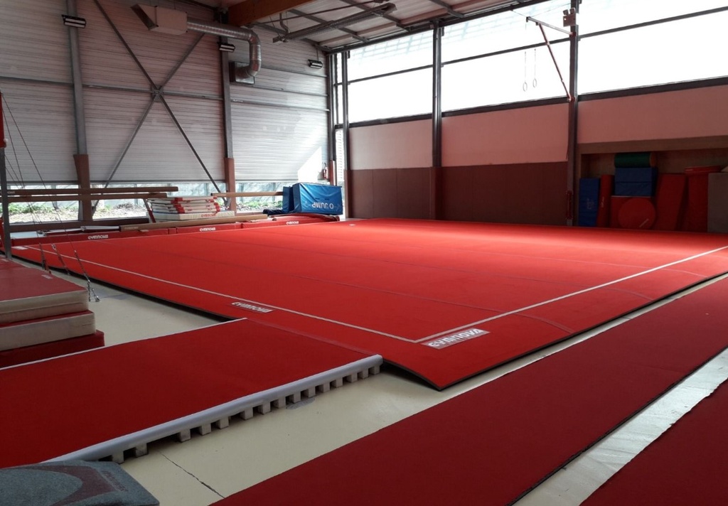 Odpružená gymnastická podlaha 14 x 14 m