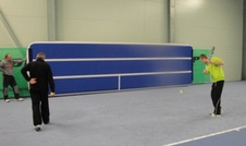 Mobilní tenisová stěna - nafukovací žíněnka -  rozměry 6 x 1,8 x 0,15 m